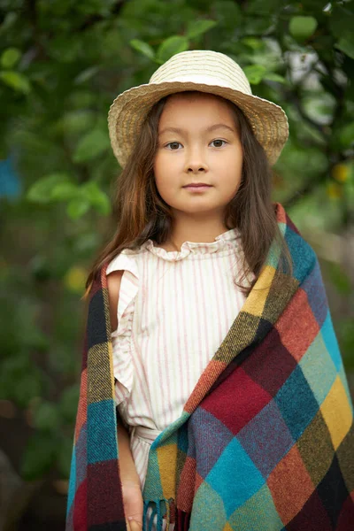 Portrait of confident child girl in the garden or forest — Stock Photo, Image