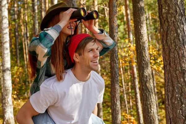 Couple on trip in mountains. hike together — Stock Photo, Image