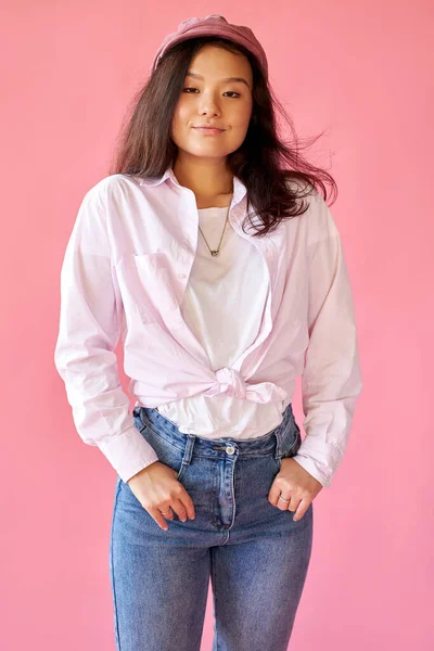 Charming asian lady in casual wear posing in studio — Stock Photo, Image