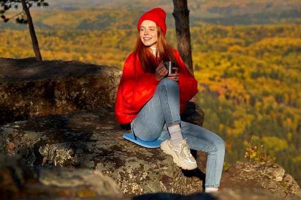 Portrait of happy tourist woman drinking tea on peak of mountains — Stock Photo, Image