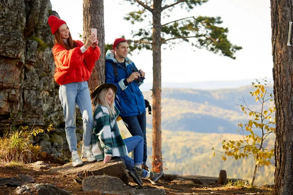 Caucasian travellers relax in forest. hiking and camping together — Stock Photo, Image