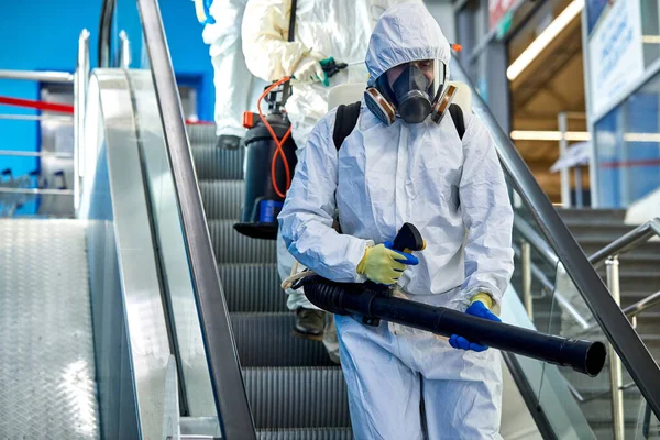 Disinfection service on escalator in the building — Stock Photo, Image