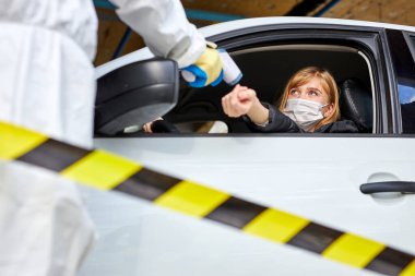 Giriş iznini vermeden önce covid 19 'u kontrol edelim.