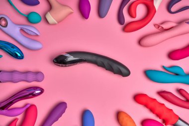 Kadın orgazmı için çok renkli vibratörler