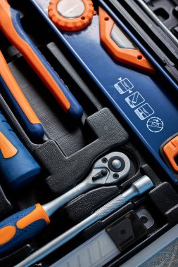 Onarım için farklı araçlar, kutudaki araçlar