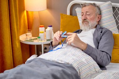 Üstad nabız ölçer ile nabzı kontrol et.