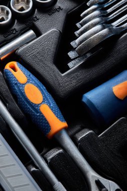 Kutudaki anahtar kombinasyon araçlarının düzlüğü