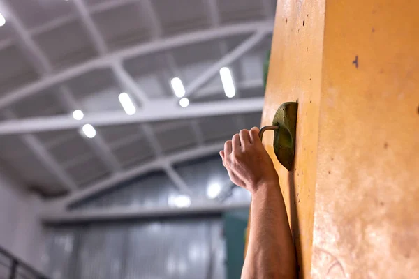 Cropped Sportsman With fit body Climbing The Rock Having Workout Indoors — Stock Photo, Image