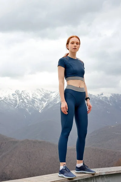 Confident redhead woman tired, resting after the run. sports on fresh air, outdoors — Stock Photo, Image