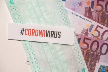 Corona virüsünün Avrupa ekonomisi ve Amerikan ekonomisi üzerinde etkisi, tıbbi maske ve metin ile banknotlar