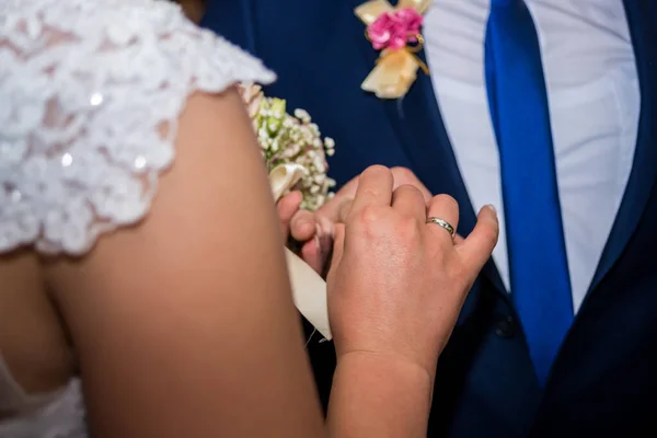 Anillos Boda Las Manos Novia Novio —  Fotos de Stock