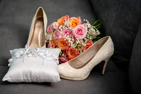 Young Woman Wedding Bride Shoes Flowers Rings White Cushion — Fotografia de Stock