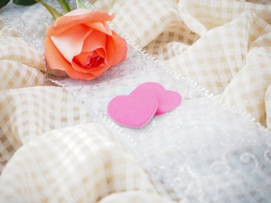 turuncu gül, Sevgililer kavramı