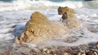 Tayland 'da turkuaz suyu olan güzel bir sahil..