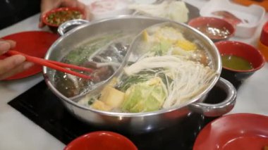 Shabu suki güvecini kapat. 