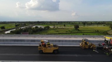 Nakhon Ratchasima, Tayland - 17 Haziran 2020: Bir karayolu ve köprü şantiyesi. 