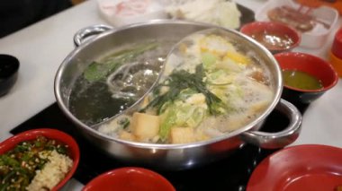 Shabu suki güvecini kapat. 