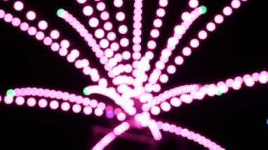 Geceleri mavimsi renkli efekt ışığı.