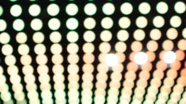 Geceleri mavimsi renkli efekt ışığı.