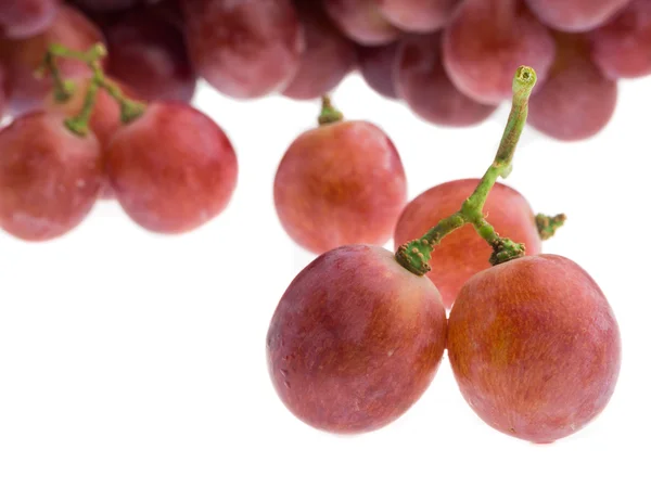 Uva roja aislada sobre blanco — Foto de Stock