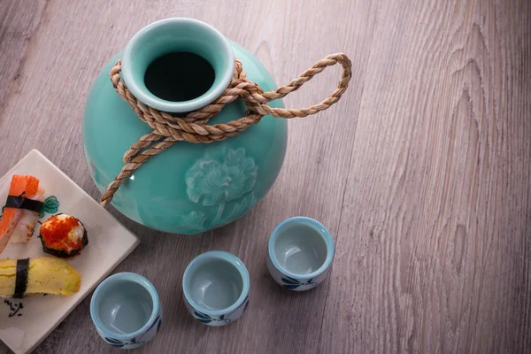 Japón conjunto de botellas de sake — Foto de Stock