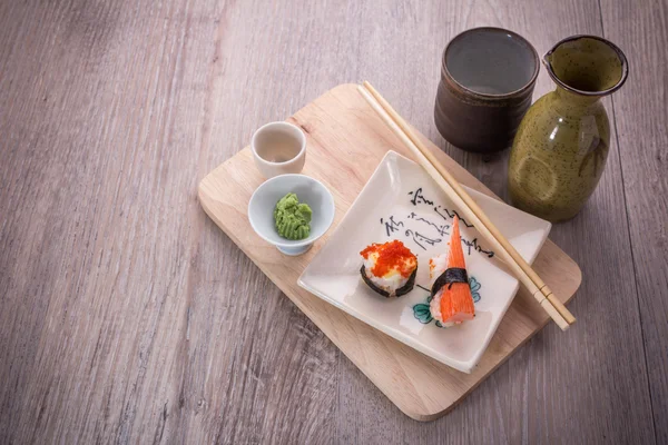 Sushi japonés y sake set — Foto de Stock