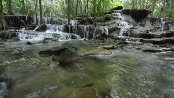 Niesamowite wodospad Maekamin w Tajlandii — Wideo stockowe
