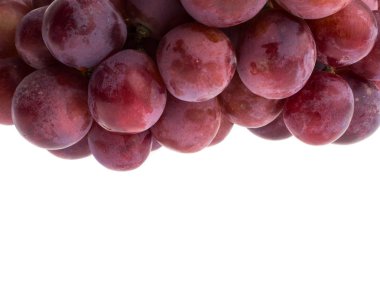 Beyaz üzerine izole edilmiş kırmızı üzüm.
