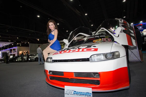 Oidentifierade modell med bil på 32: a Thailand International Motor Expo — Stockfoto