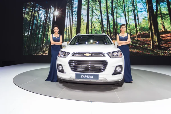 Chevrolet Captiva araba ekranda tanımlanamayan modeliyle — Stok fotoğraf