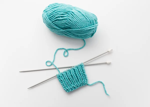 Ball of Yarn and Knitting Needles — Stock Photo, Image