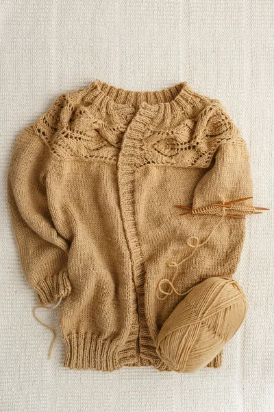 Sweter z druty do robótek ręcznych — Zdjęcie stockowe