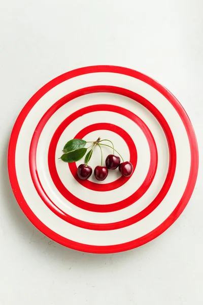 Summer cherries on plate — Stock Photo, Image