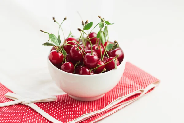 Cherries With Stem And Leaves — Stock Photo, Image