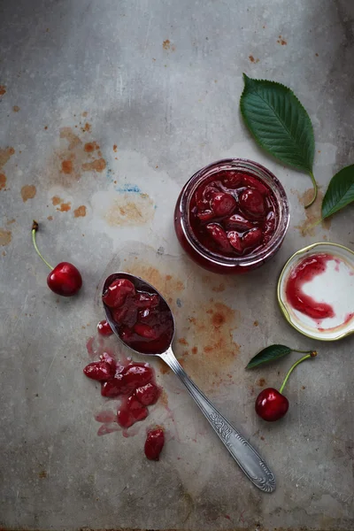 Cherry jam i glas — Stockfoto
