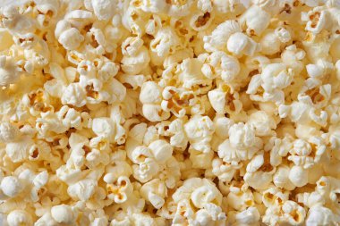 Taze patlamış mısır atıştırmalığı.