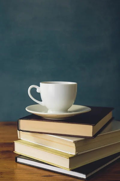 Kaffee und Bücher — Stockfoto