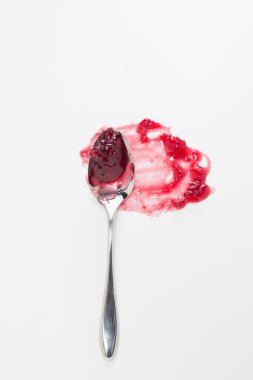 kaşık üzerine Vişne Reçeli