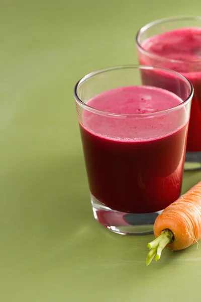 Rote-Bete-Saft und Karotten — Stockfoto