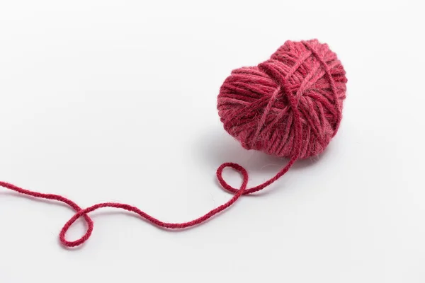 Fios de lã em forma de coração — Fotografia de Stock
