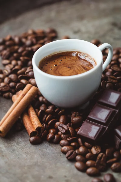 커피 원두와 초콜릿 — 스톡 사진