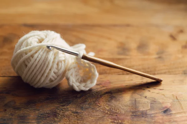 Crochet hook with thread — Stock Photo, Image