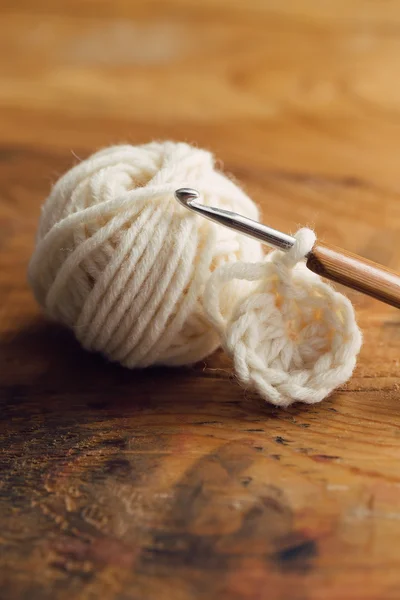 Crochet hook with thread — Stock Photo, Image