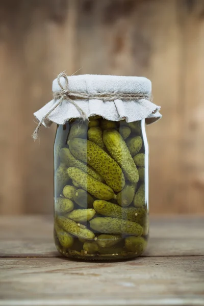 Vaso di cetriolini sottaceto — Foto Stock