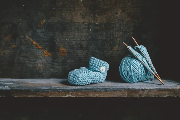 Knitting baby shoe — Stock Photo, Image