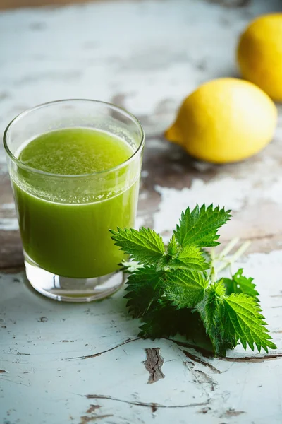 Nettle and Lemon Juice — Stock Photo, Image