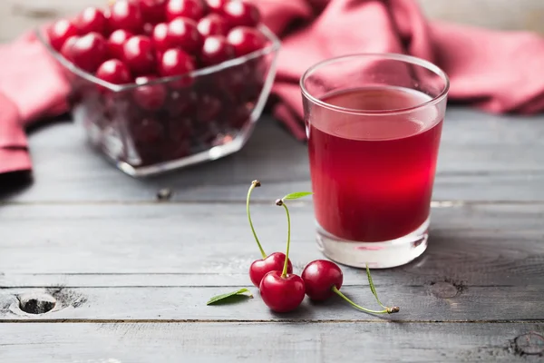 Cherries and cherry juice — Stock Photo, Image