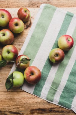 Taze Organik Elmalar