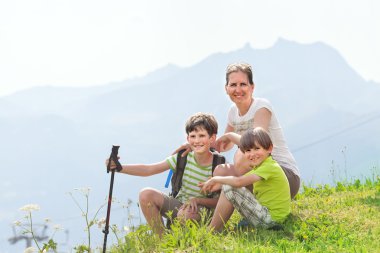 Onlarla birlikte iki çocuk annesi 