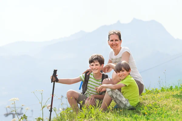 Onlarla birlikte iki çocuk annesi 